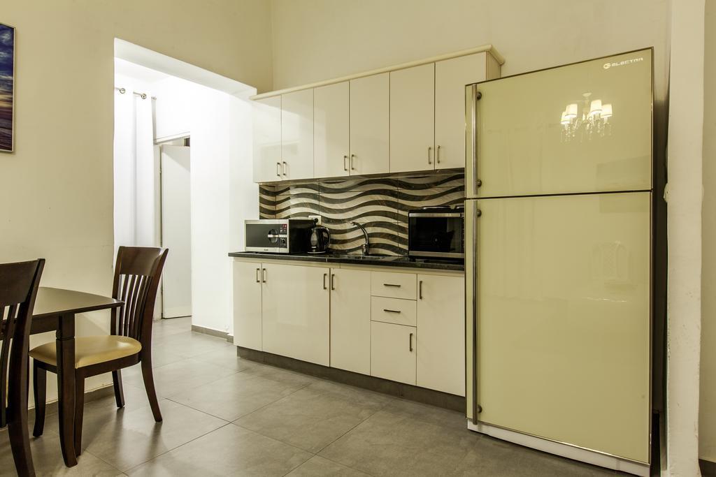 Sunset Beach Apartments 텔아비브 외부 사진