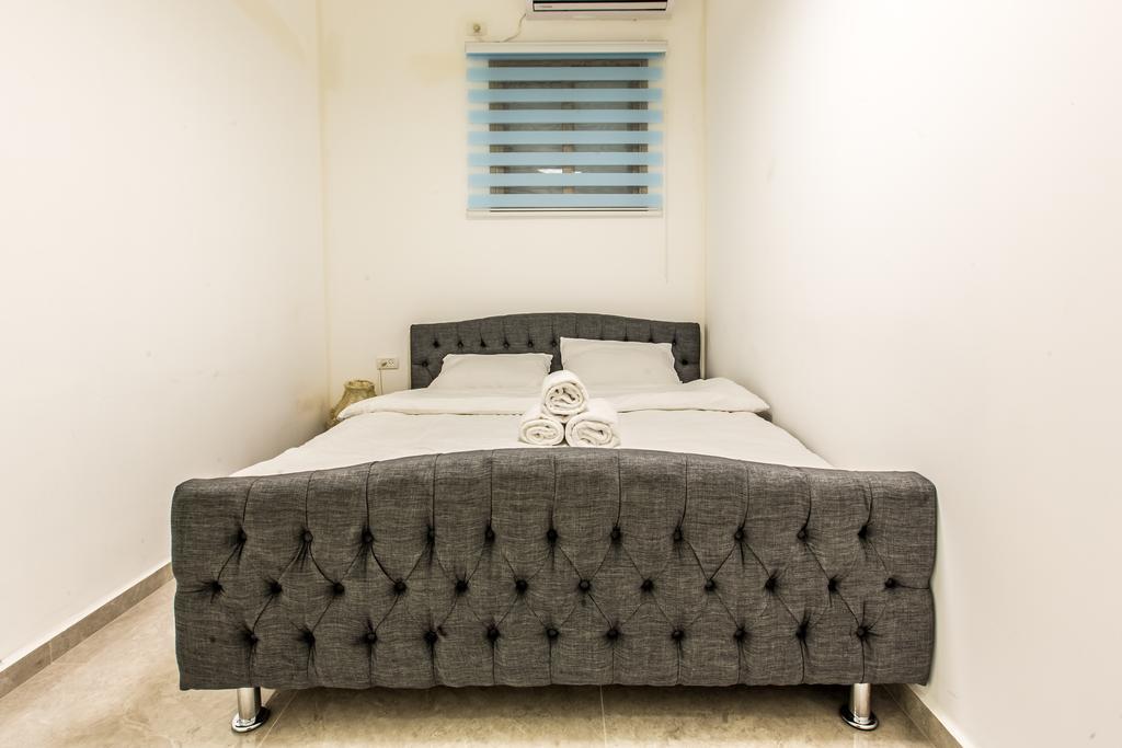 Sunset Beach Apartments 텔아비브 외부 사진